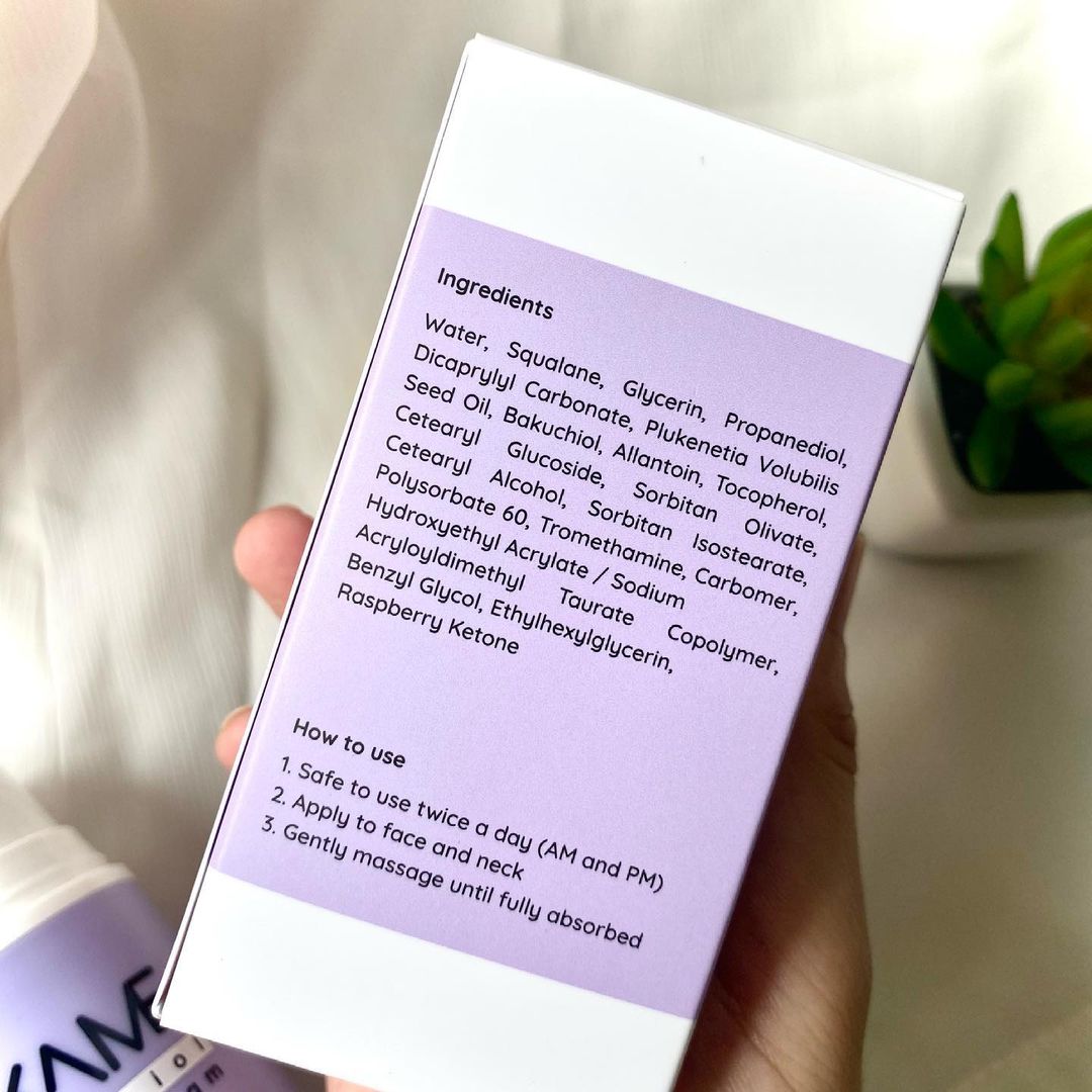 Thành phần kem dưỡng ẩm Okame Bakuchiol bao gồm nước, glycerin, và các chiết xuất tự nhiên nga như Bakuchiol với công dụng làm mềm da, phục hồi và giảm thiểu dấu hiệu lão hóa. Hướng dẫn sử dụng sản phẩm để đạt hiệu quả tốt nhất.
