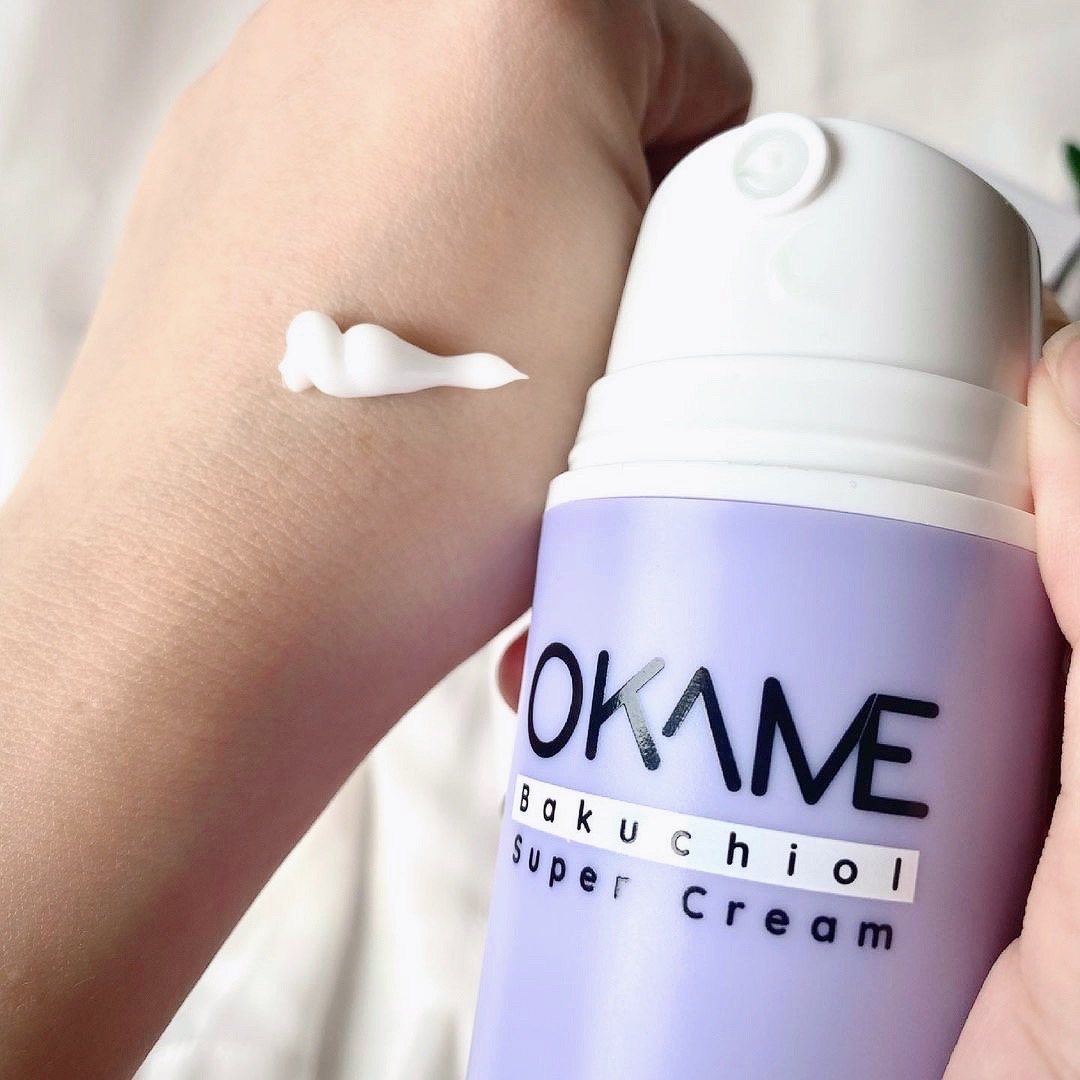 Kem dưỡng ẩm Okame Bakuchiol với tác dụng xóa mờ lão hóa, phù hợp với mọi loại da. Sản phẩm mới được thử nghiệm trong bài viết reviewmypham này chia sẻ trải nghiệm sau khi mua kem Okame trong chương trình khuyến mãi.