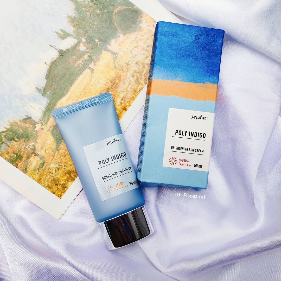 Kem chống nắng Jejuindi Poly Indigo Brightening Sun Cream, sản phẩm mới từ Hàn Quốc với SPF50+ và PA++++. Bài viết review mỹ phẩm chia sẻ trải nghiệm sử dụng kem này cho mùa hè.