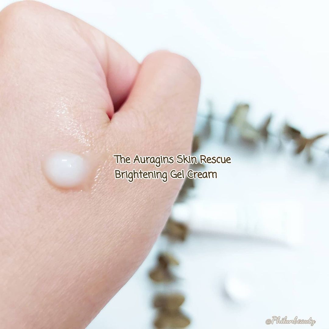Review gel dưỡng The Auragins: sản phẩm gel dưỡng ẩm cho da dầu mụn. Mình đang dùng gel dưỡng ẩm The Auragins Rescue Brightening. Chất kem trắng mịn, dễ thẩm thấu và không nhờn rít.
