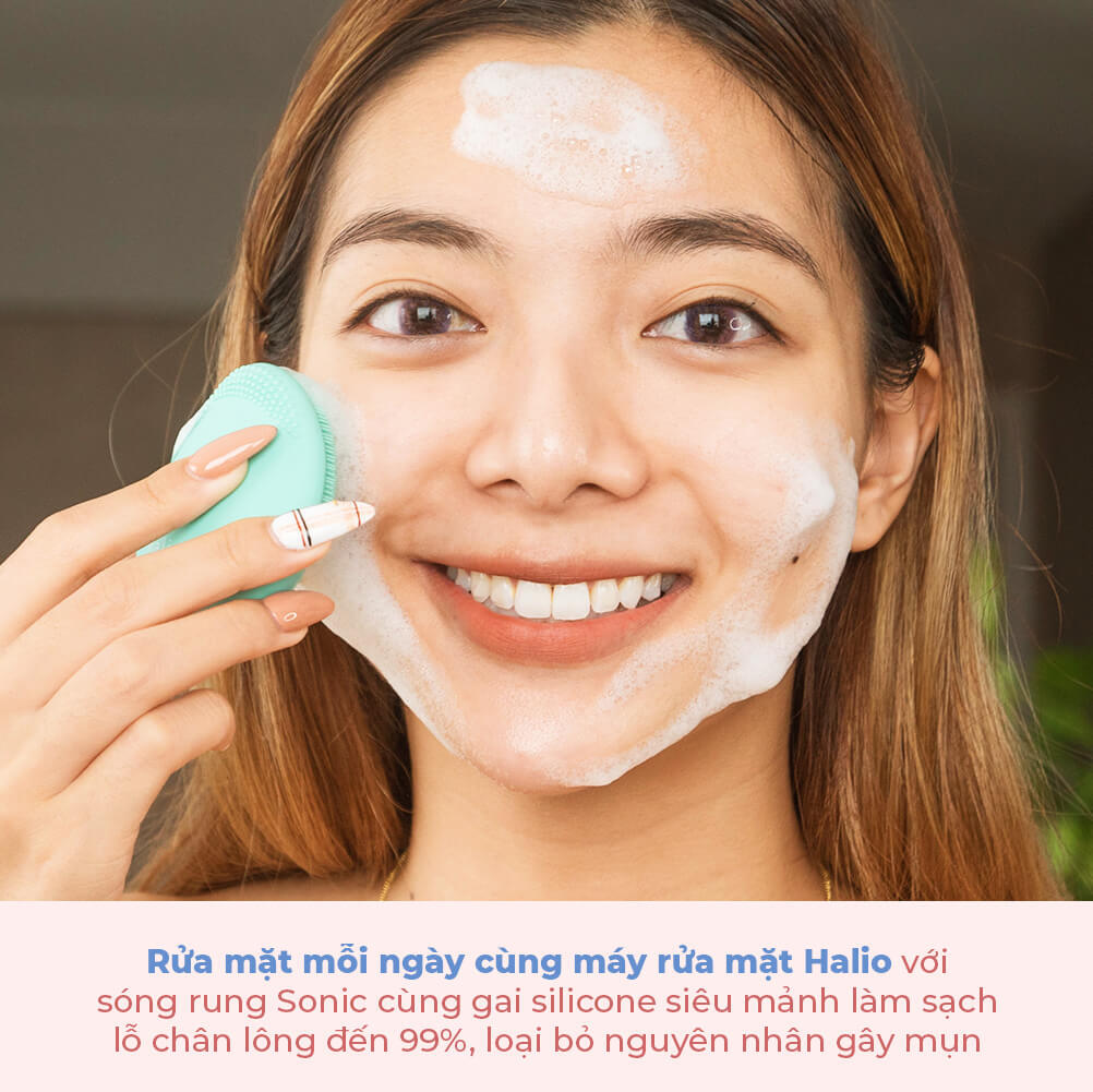 Mụn đầu đen hay mụn đầu trắng cũng “cuốn gói” tuốt nếu bạn nắm được bí quyết. Khám phá nguyên nhân và cách trị mụn hiệu quả với máy rửa mặt Halio giúp loại bỏ nguyên nhân gây mụn đến 99%.