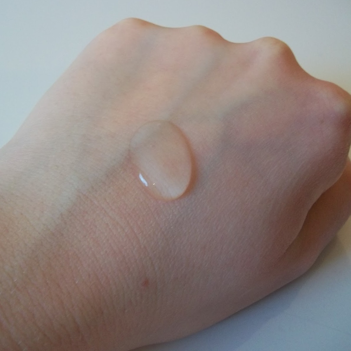 Gel rửa mặt Simple Refreshing Facial Wash, sản phẩm dược mỹ phẩm hiệu quả trong làm sạch da. Phù hợp cho những ai tìm kiếm sản phẩm skincare tốt với giá cả phải chăng. Hãng Simple thuộc tập đoàn Unilever, mang đến sự đảm bảo về chất lượng.