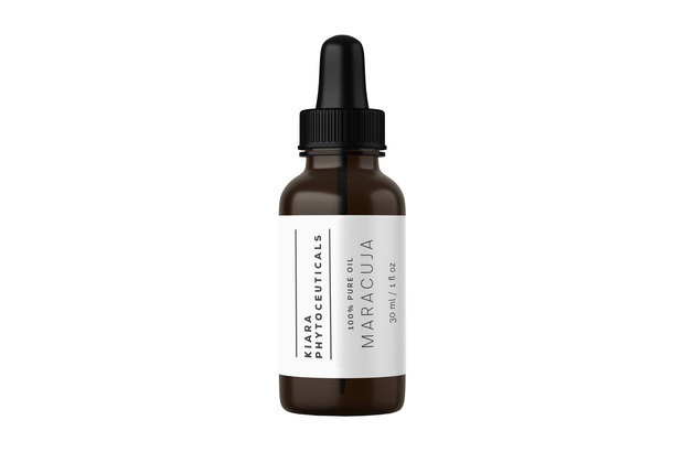 Bình dầu dưỡng da Kiara Phytaceuticals 100% pure Maracuja oil 30ml. Bài viết chia sẻ các kiến thức chọn dầu dưỡng da phù hợp với loại da và tình trạng da, cùng với 4 loại dầu đang được ưa chuộng tại Việt Nam.