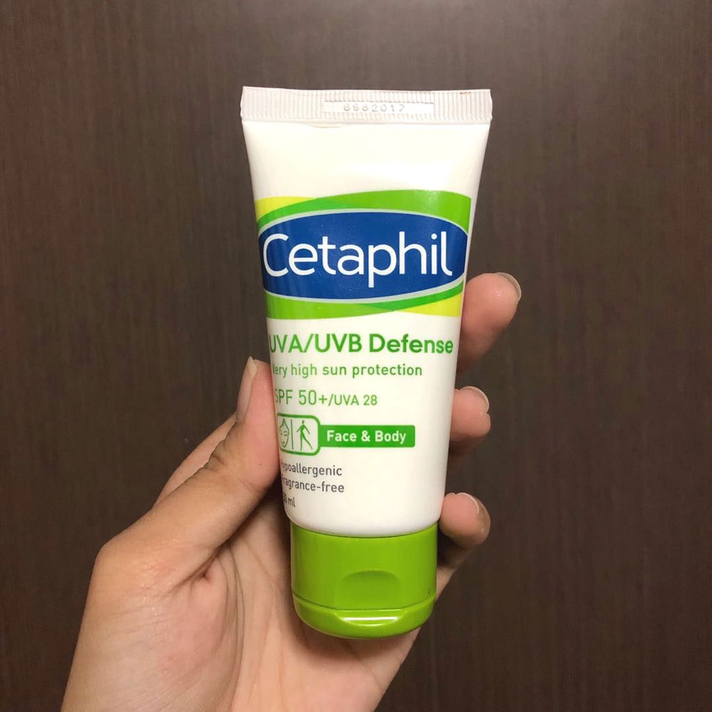 Kem chống nắng Cetaphil với SPF 50+/UVA 28, bảo vệ da khỏi tác hại của tia UV, phục vụ cho mặt và cơ thể, lý tưởng cho chuyến đi biển. Đánh giá chi tiết về kem chống nắng Cetaphil Face & Body trong bài viết.