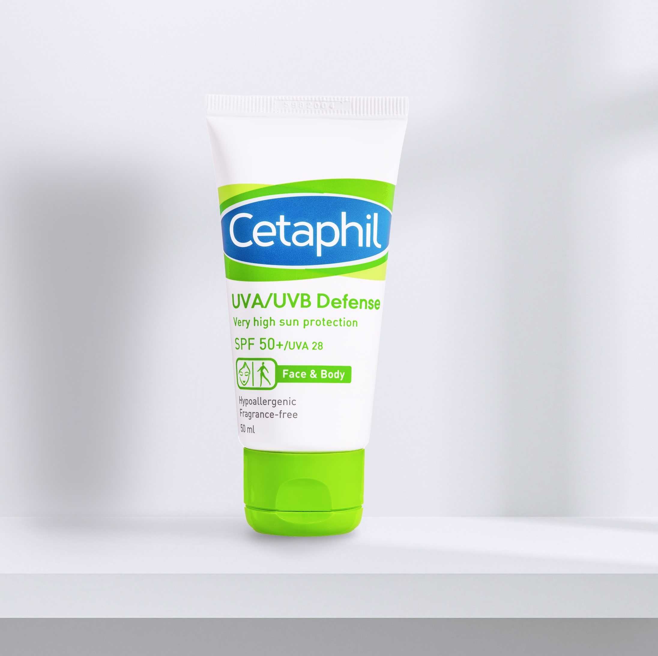 Kem chống nắng Cetaphil UVA/UVB Defense, bảo vệ rất cao với SPF 50+/UVA 28, dễ dàng mang theo cho cả mặt và cơ thể, thích hợp cho những chuyến đi biển.