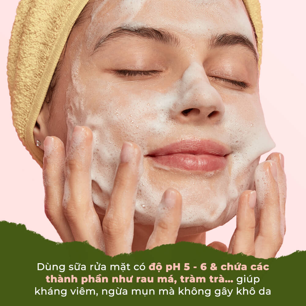 Bỏ túi những mẹo chăm sóc da mụn ngày "đèn đỏ" với sữa rửa mặt có độ pH 5-6 và thành phần như rau má, tràm trà giúp ngừa mụn và không gây khô da.