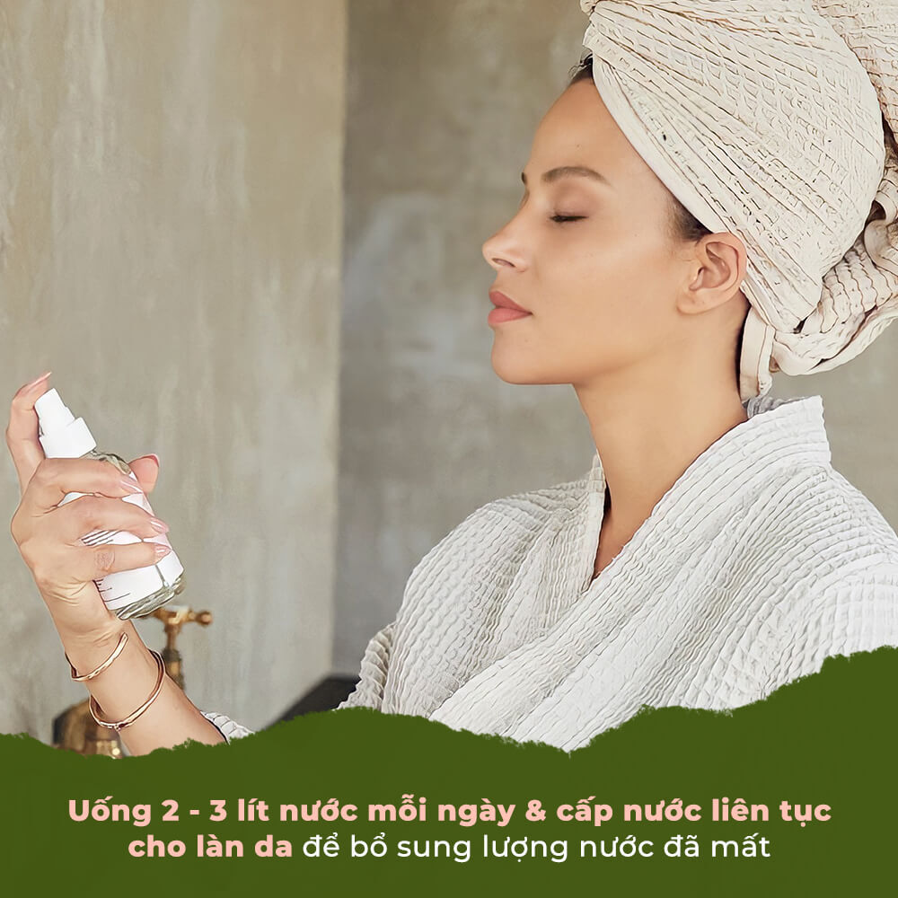 Bài viết "Bỏ túi" những mẹo chăm da ngày "đèn đỏ" với hướng dẫn uống 2-3 lít nước mỗi ngày và cấp nước liên tục cho làn da, giúp ngăn ngừa mụn ngày đèn đỏ và chăm sóc da hiệu quả.