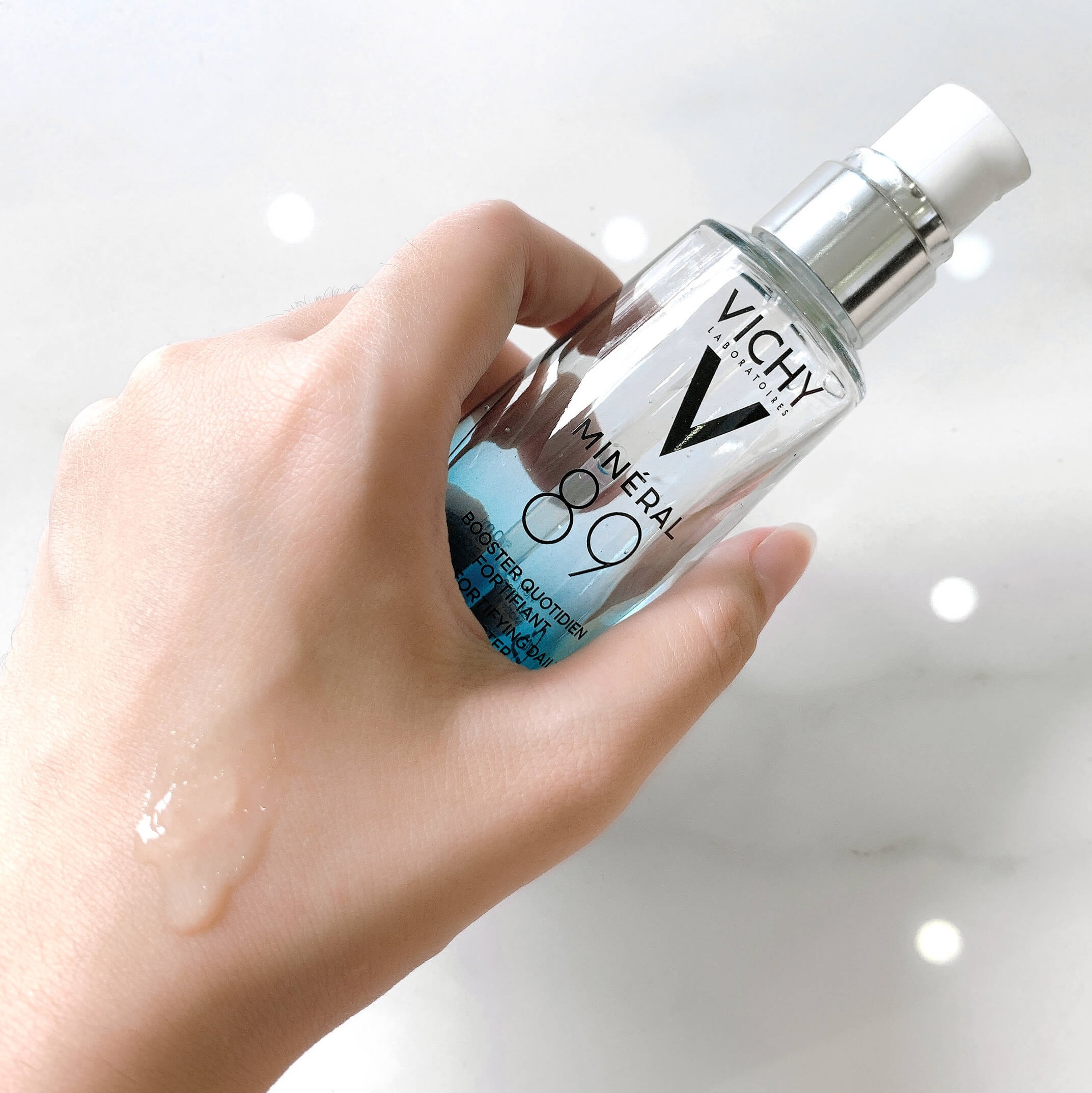 Review Vichy Mineral 89 - tinh chất khoáng cô đặc nổi bật, được nhiều beauty blogger khen ngợi. Chai Vichy Mineral 89 mang lại cảm nhận tuyệt vời cho làn da, đáng thử cho tín đồ làm đẹp.