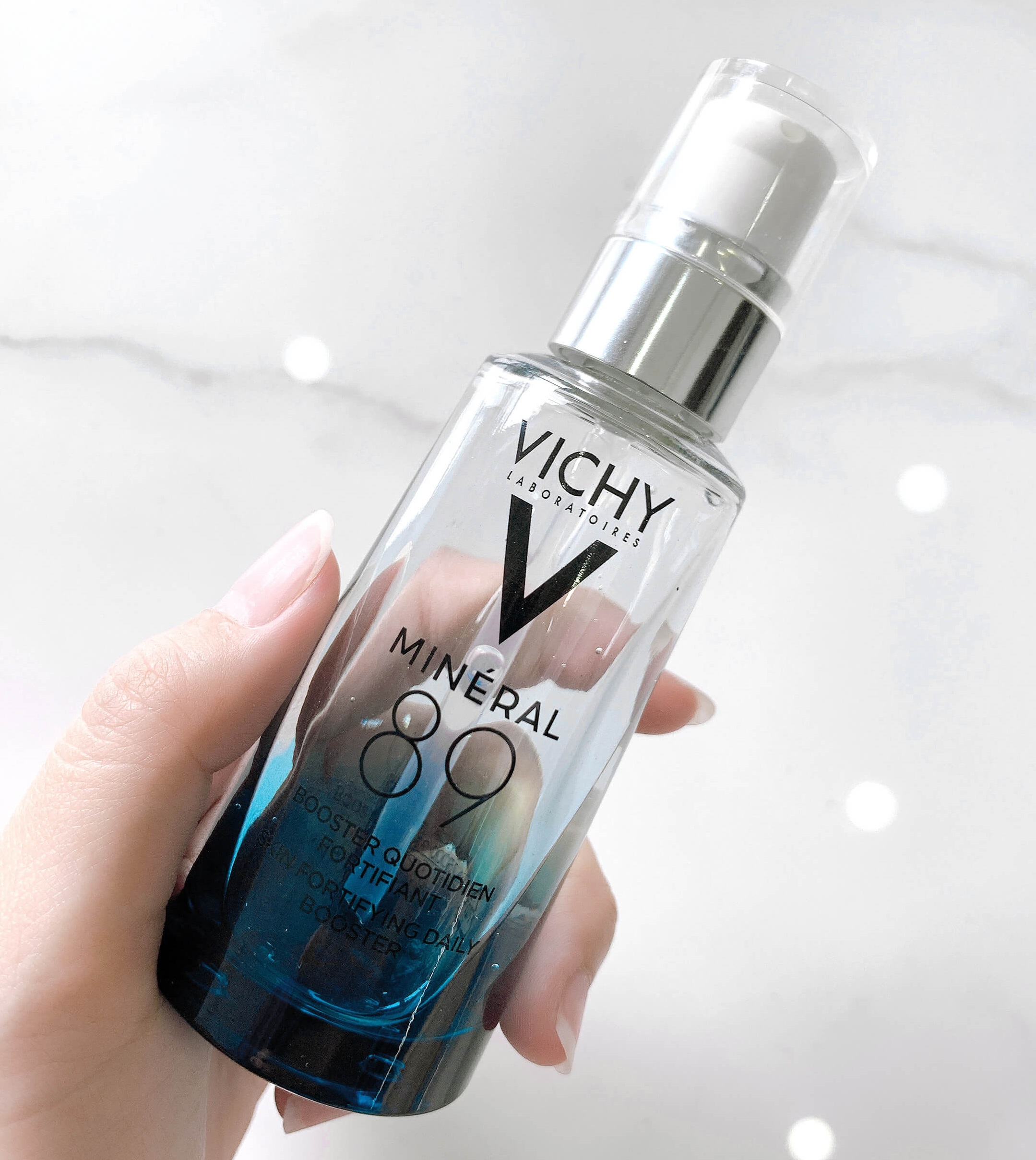 Tinh chất khoáng Vichy Mineral 89 được ca ngợi bởi các beauty blogger với cảm nhận tích cực. Bài viết chia sẻ trải nghiệm sau khi dùng sản phẩm, khẳng định vị thế huyền thoại của Vichy.