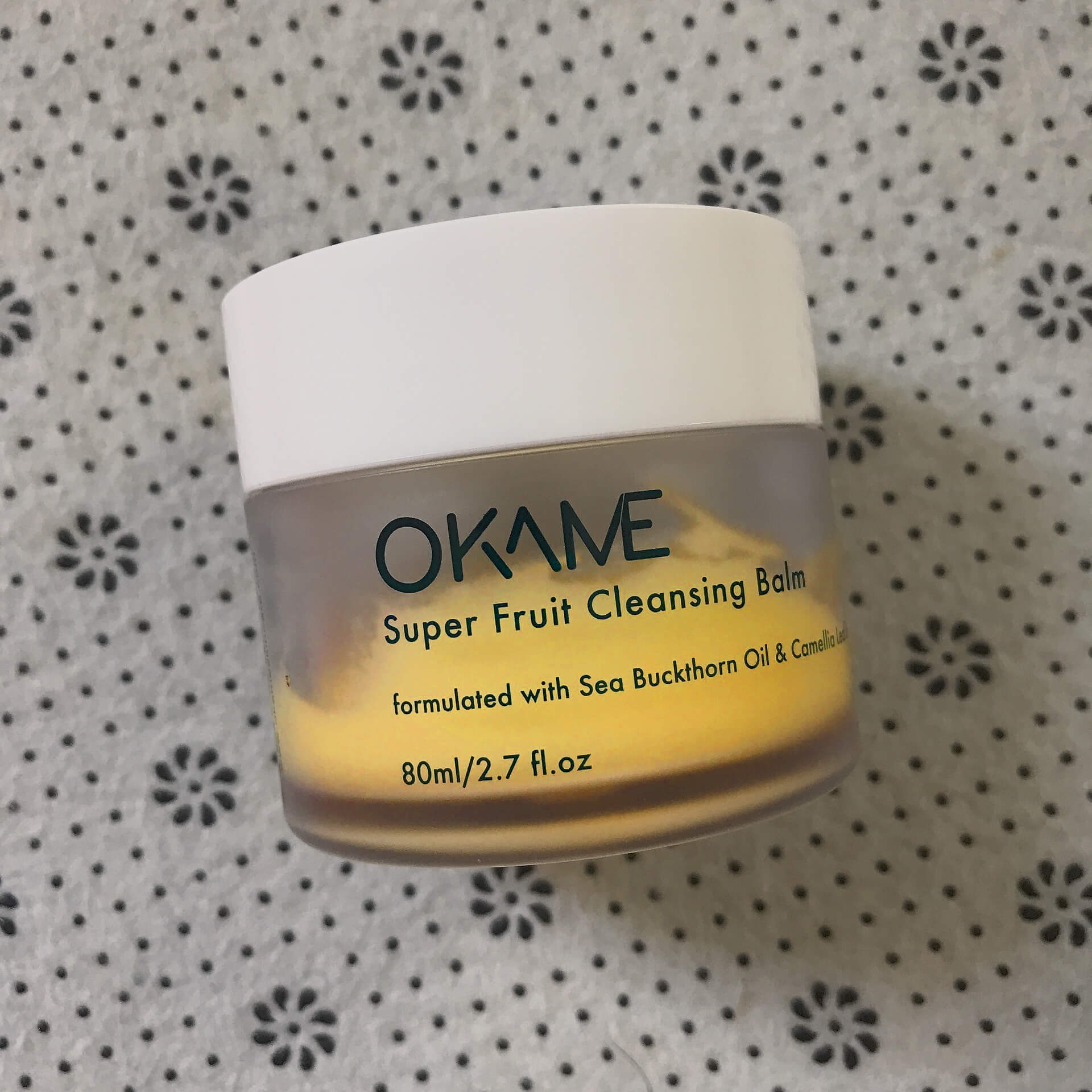Review sáp tẩy trang Okame - sản phẩm tẩy trang lành tính giúp giảm kích ứng, chứa thành phần tự nhiên, hoàn hảo cho làn da nhạy cảm. Tìm hiểu lý do tại sao nhiều cô nàng mê mẩn và dùng đến hũ thứ tư.