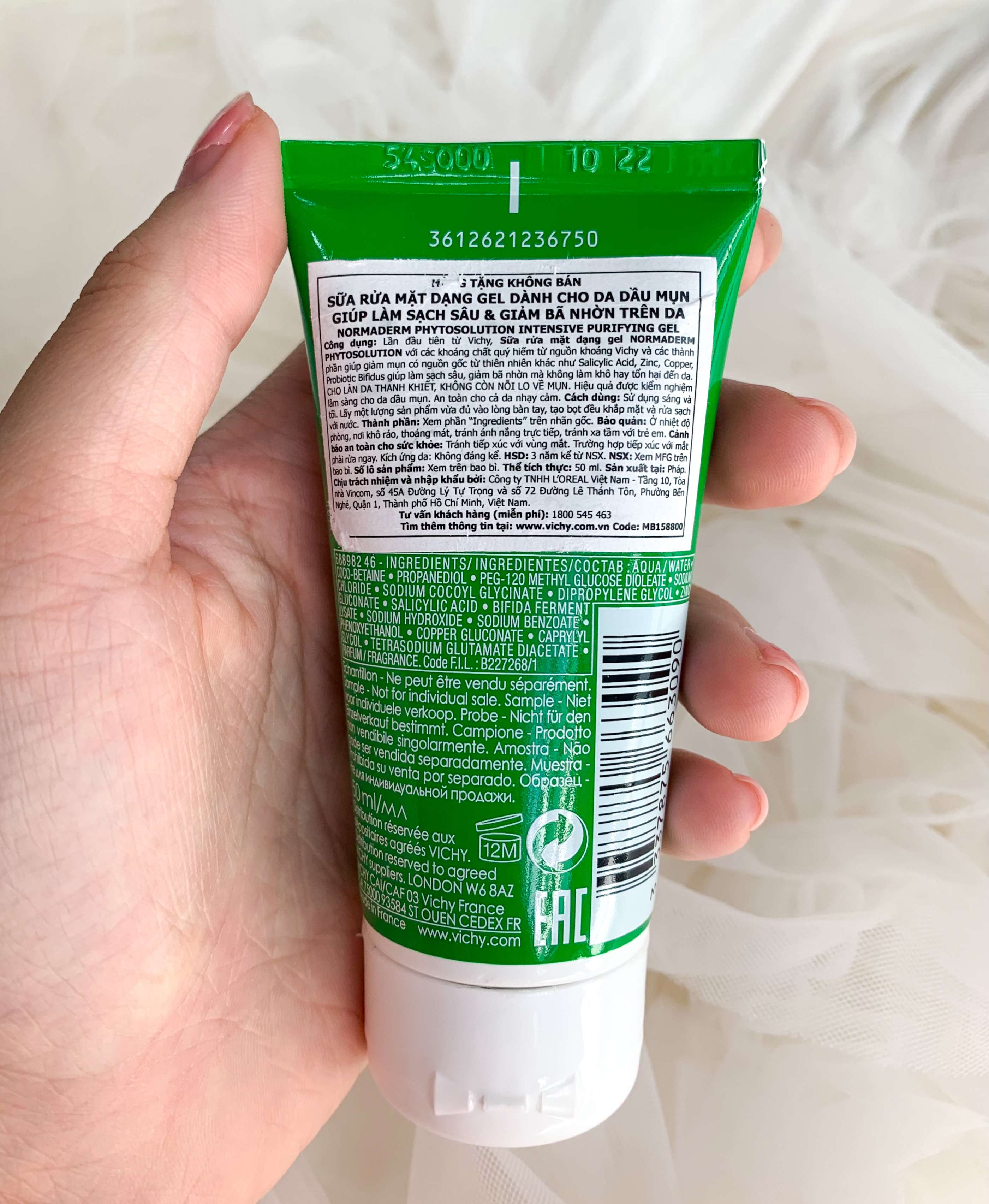 Review gel rửa mặt Vichy cho da nhạy cảm, giúp làm sạch sâu và giảm bã nhờn. Sản phẩm nhỏ nhưng hiệu quả cao, phù hợp cho những ai đang tìm kiếm gel rửa mặt dược mỹ phẩm. Khám phá sản phẩm này qua trải nghiệm sau 3 tuần.