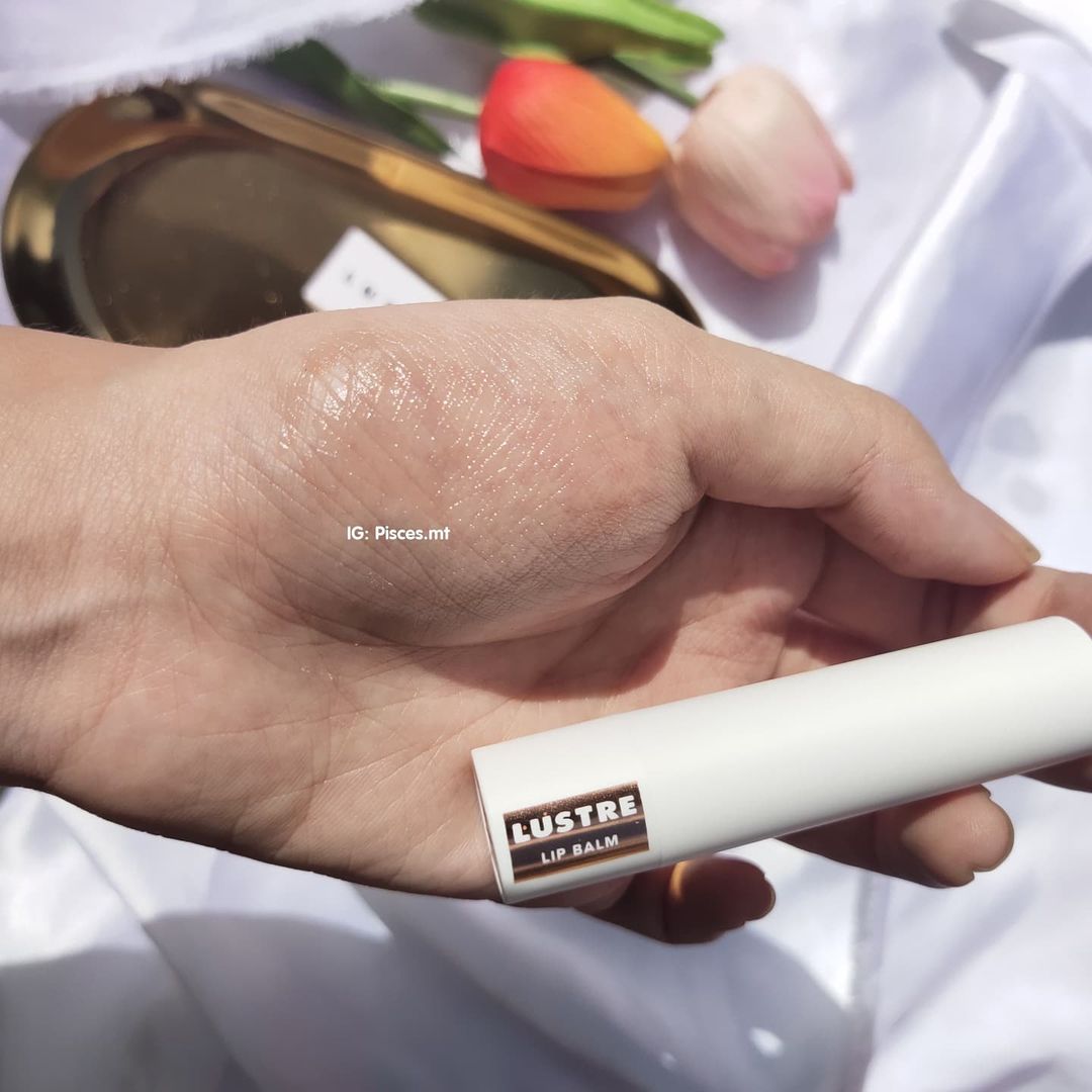 Lustre Tinted Lip Balm là sản phẩm son dưỡng môi được tín đồ son dưỡng yêu thích. Với thiết kế bên ngoài sang trọng và chất lượng vượt trội, đây là sản phẩm lý tưởng cho những ai yêu thích son dưỡng có màu. Tìm hiểu thêm trong bài review mỹ phẩm chi tiết dưới đây.