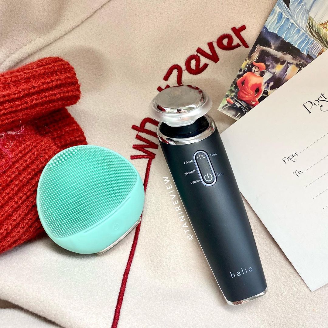 Bài viết đánh giá 2 sản phẩm Halio, gồm máy rửa mặt Halio Sensitive và máy đẩy tinh chất Halio Ion, khám phá liệu giá trị sử dụng có xứng với số tiền bỏ ra, cùng những lợi ích cho làn da.