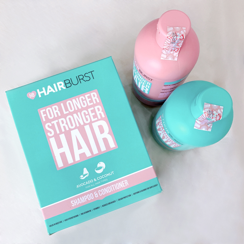Bộ dầu gội và dầu xả Hairburst giúp ngăn rụng tóc và kích thích mọc tóc, với hương thơm dễ chịu từ bơ và dừa. Đọc review mỹ phẩm để tìm hiểu cụ thể hơn về sản phẩm này trên Lixibox Magazine.