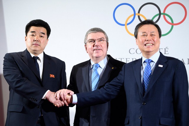 1504880-gauche-droite-ministre-sports-president