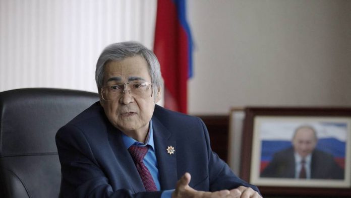 FILE PHOTO - Governor of the Kemerovo Region Aman Tuleyev speaks during a meeting in Kemerovo