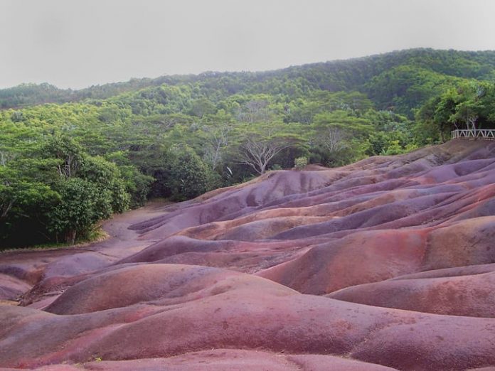 Chamarel La Terre des sept couleurs se positionne comme un géoparc Le Mauricien Chamarel La Terre des sept couleurs se positionne comme un géoparc Le Mauricien