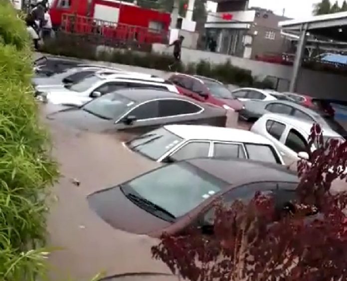 Voiture-inondée