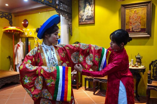 VIETNAM-FASHION-TRADITION