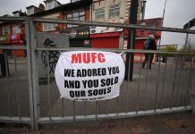 Super Ligue : des supporteurs de Manchester United manifestent contre les propriétaires du club