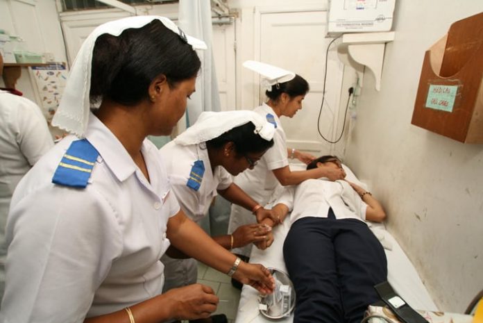 Hôpitaux - Recrutement : Une quarantaine d'infirmiers en renfort dans la santé publique - Vimarsana News