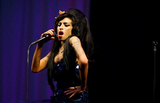 A Londres : les fans d'Amy Winehouse lui rendent hommage, 10 ans après sa mort - Vimarsana News