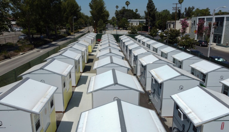 A Los Angeles, des "mini-maisons" temporaires pour personnes sans-abri - Vimarsana News