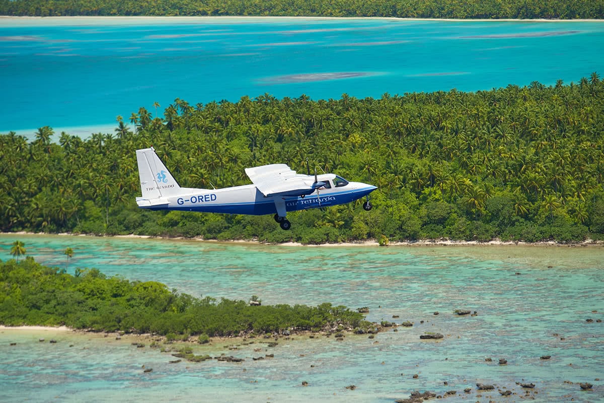 Luxe Digital luxury hotel The Brando Tetiaroa airplane flight Tahiti airport