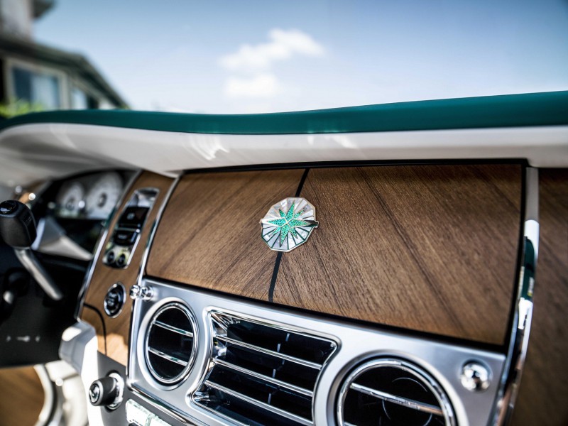 Interior jati merupakan sentuhan elegan dari model Dawn