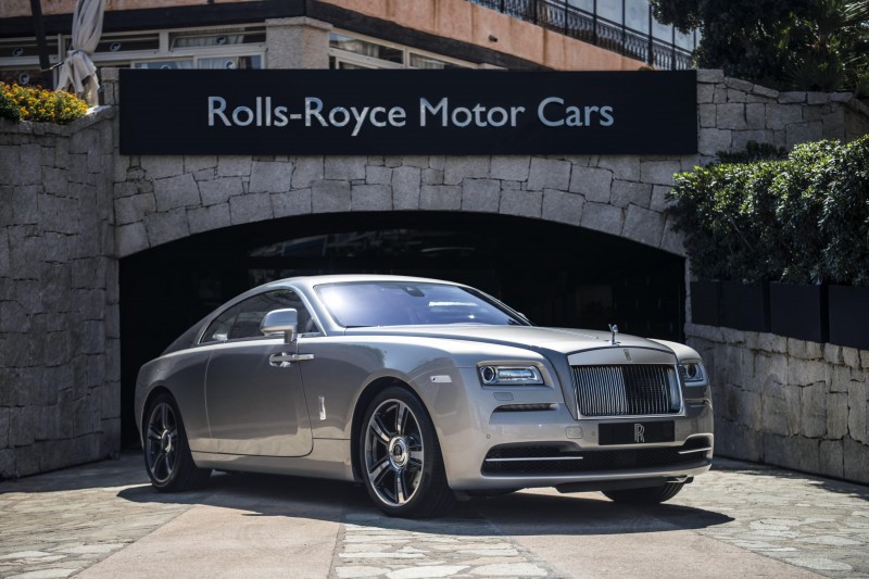 luxuo-id-rolls-royce-menampilkan-unit-pesanan-dusk-until-dawn-3