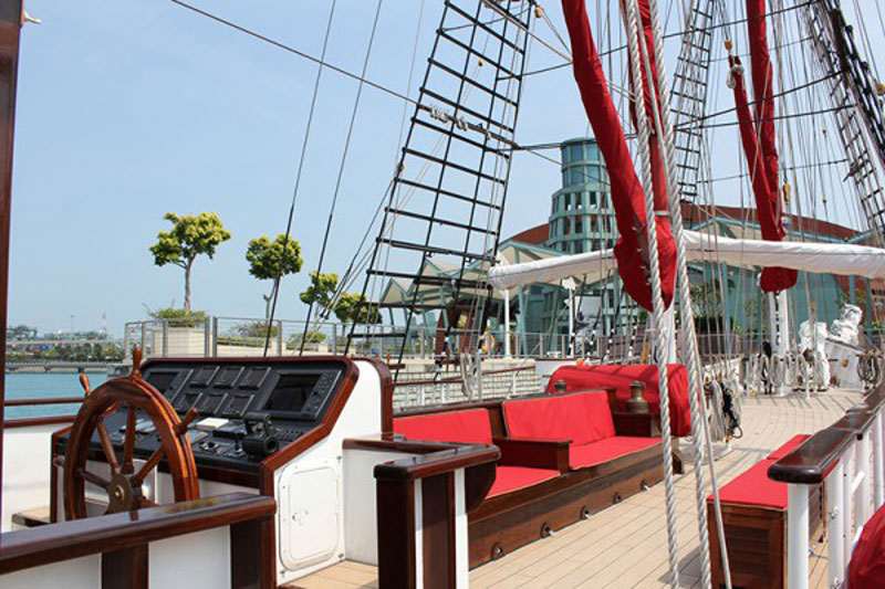 luxuo-id-royal-albatross-interior-singapore-rendezvous