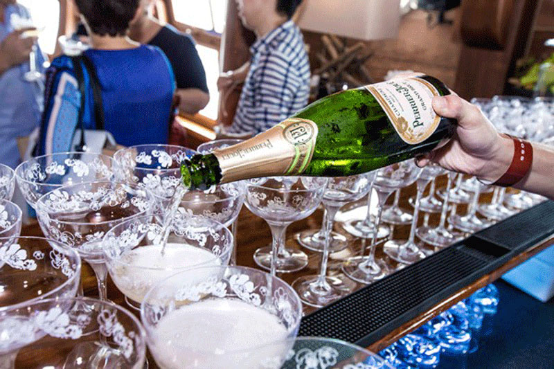 luxuo-id-singapore-rendezvous-rafflesmarina-perrierjouet