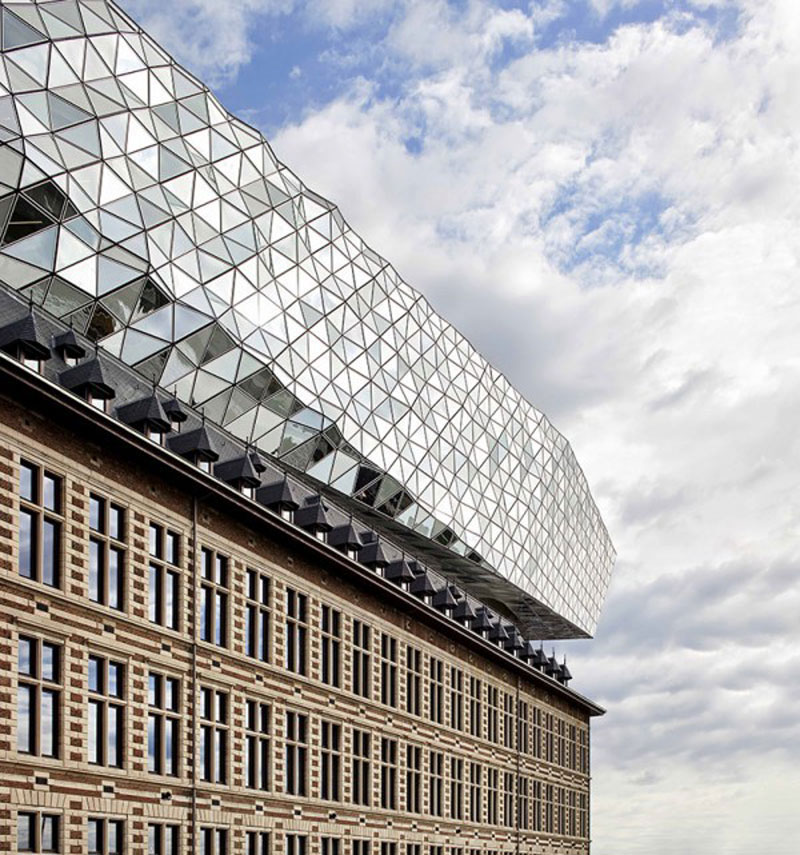 luxuo-id-zha_port_house-2