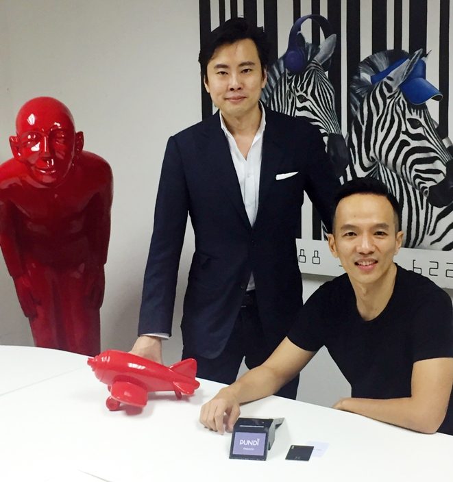 Julian Peh, co-founder Aditus, dan Zac Cheah (duduk), CEO Pundi X
