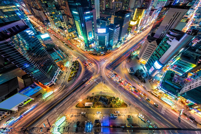 EP7A2T Looking down on a major interstection at night in Seoul, South Korea.