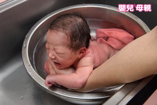 新生兒洗澡