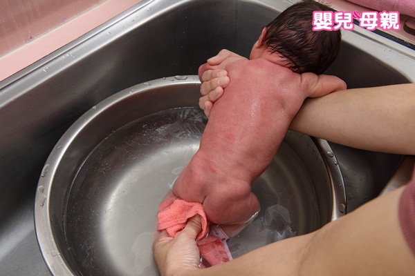 新生兒洗澡