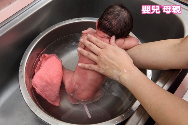 新生兒洗澡