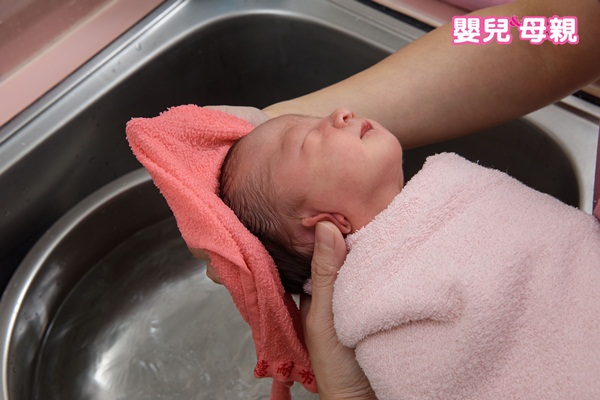 新生兒洗澡