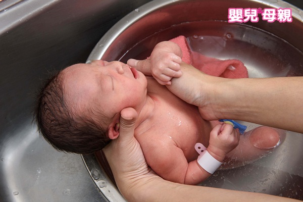 新生兒洗澡