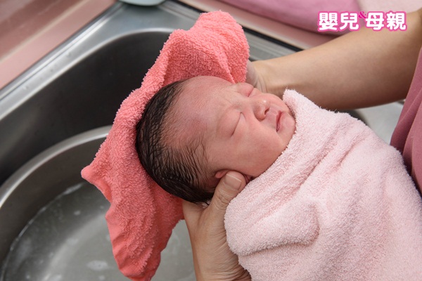 新生兒洗澡