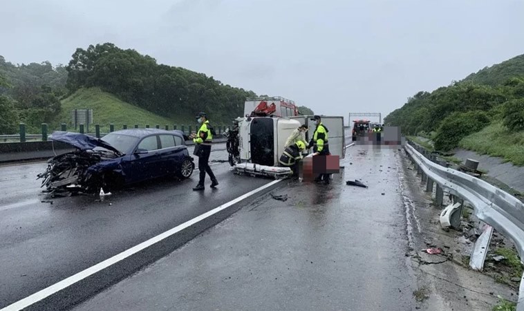 站國道旁遭撞 母女送醫不治 發生車禍等救援如何保護自己 嬰兒與母親