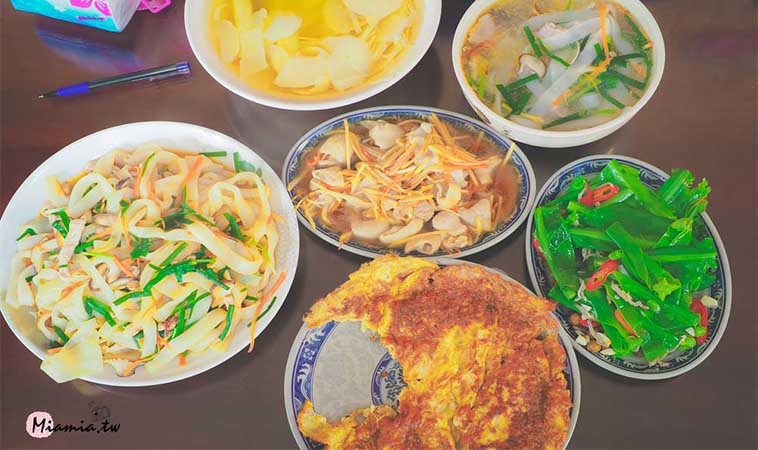 來一趟懷舊之旅 到苗栗獅潭老街上品嘗客家美食 嬰兒與母親