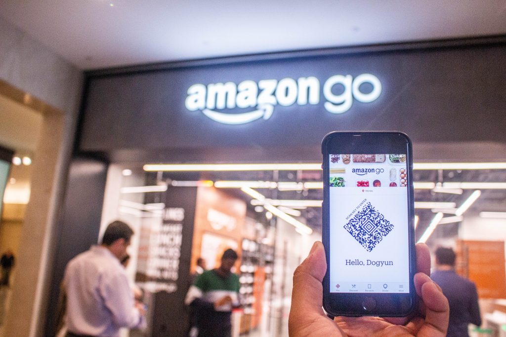 Online to offline - In-store beacons at an Amazon GO store