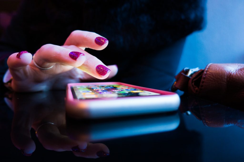 Person using an iPhone - App tracking
