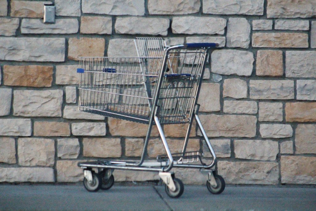 Benchmark eCommerce - Picture of an abandoned trolley