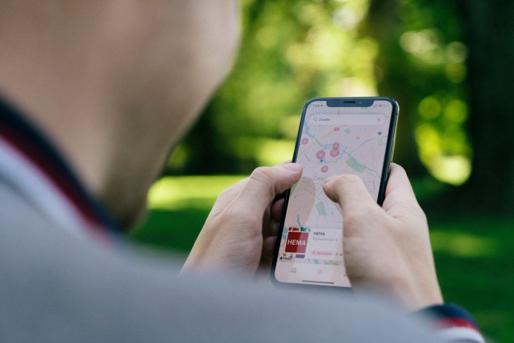 CX Trends 2022 - User interacts with a map on an iPhone
