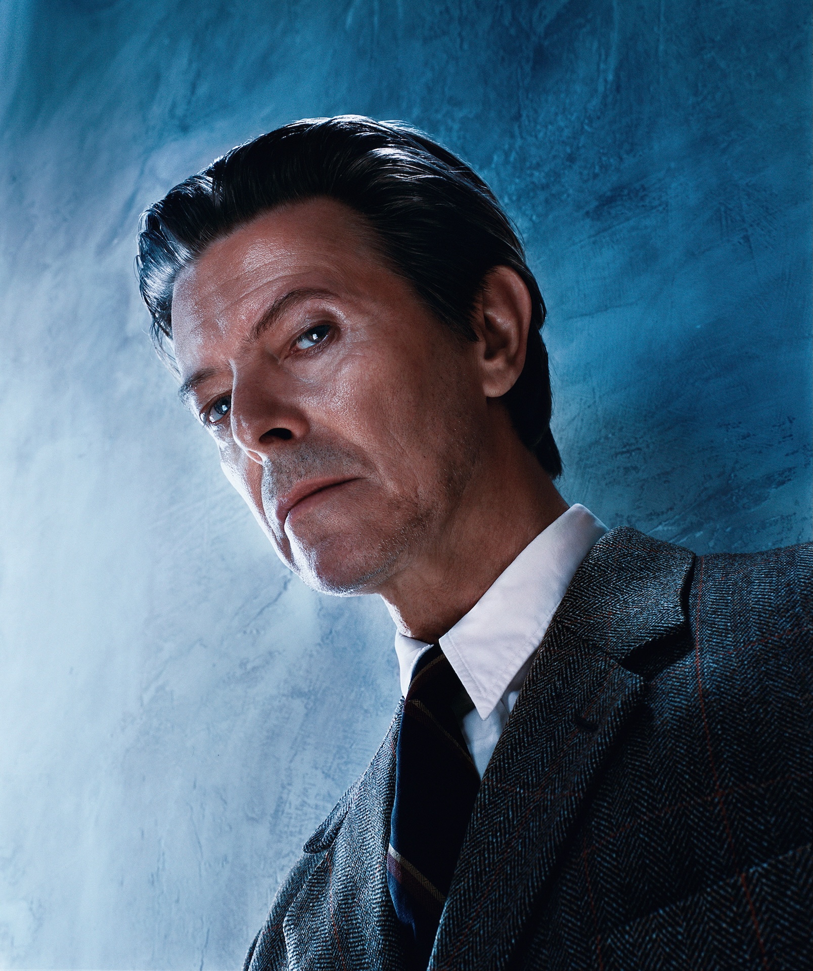 Markus Klinko - David Bowie, The Look (2001).jpg