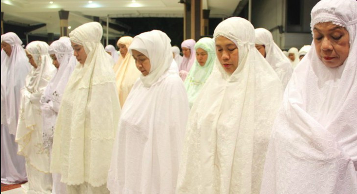 Panduan Solat Terawih Ringkas Di Rumah Untuk Wanita & Ibu 