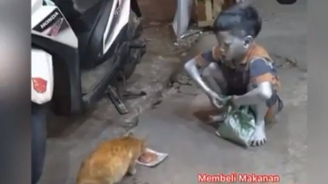 Viral Bocah Silver Berhati Emas (Twitter/Beraktv).